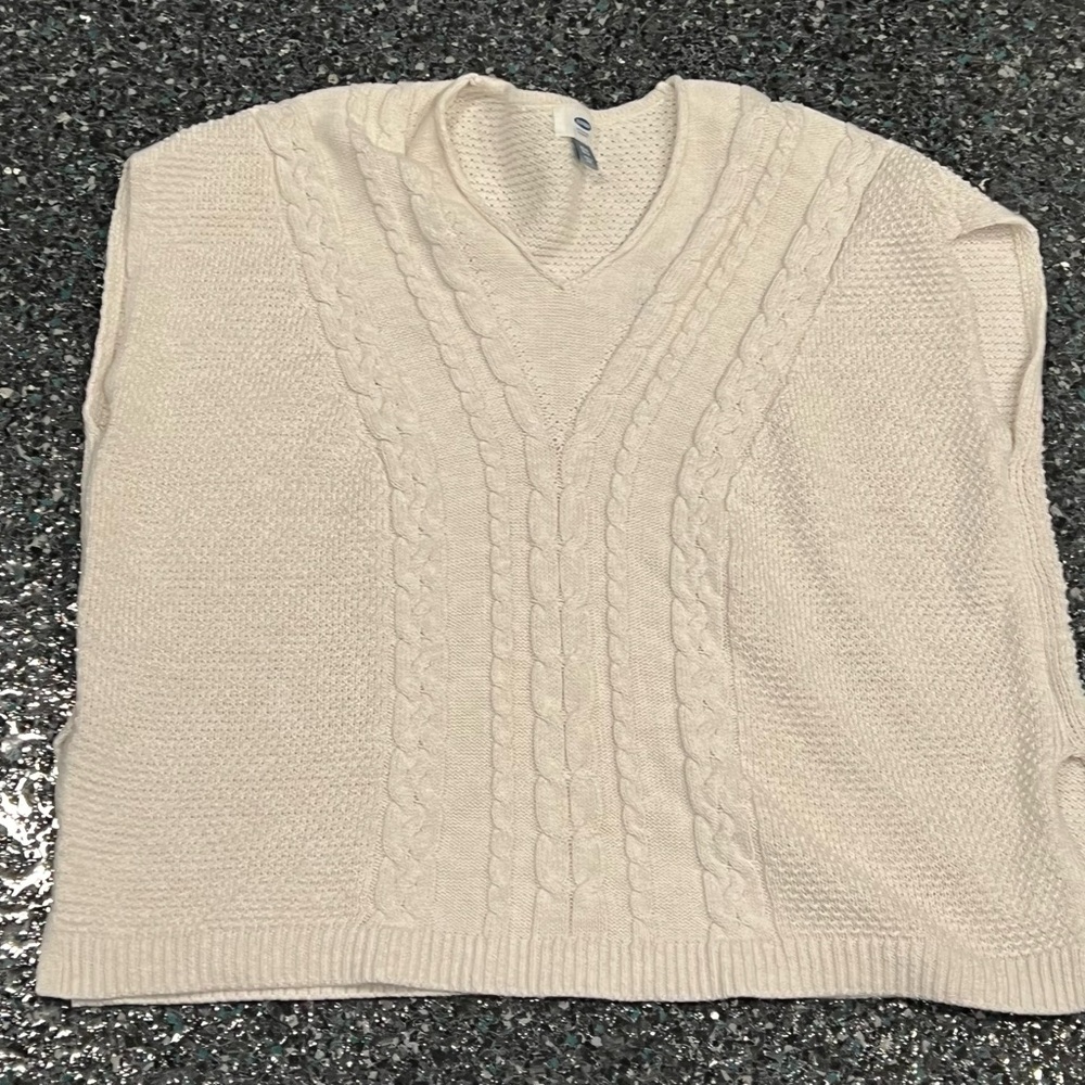 Women’s Old Navy XS-S Off White Oversized Sleeveless Sweater